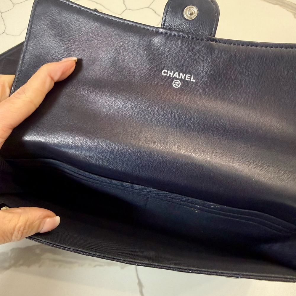 CHANEL Navy Blue Quilted Lambskin Classic Flap Wallet Silver CC - Picture 6 of 16